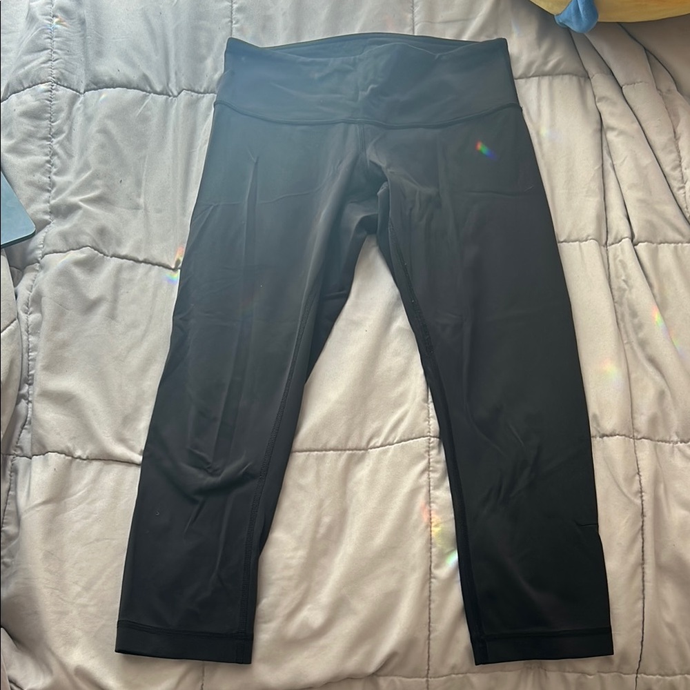 Lululemon black cropped leggings